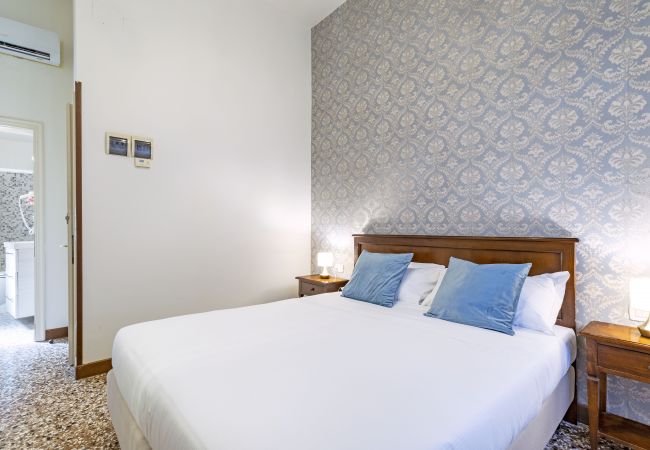 Rent by room in Dorsoduro - CAMERA BLUE MOON N.1